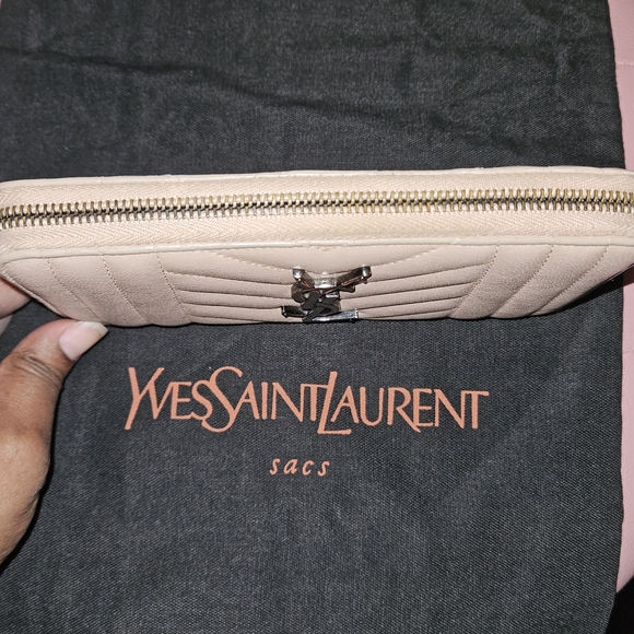 Yves Saint Laurent Quilted Wallet - Picture 6 of 7